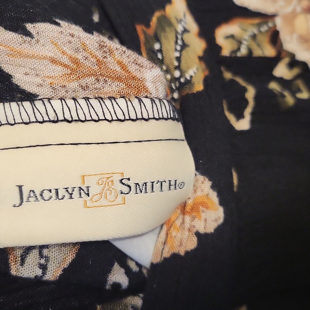 Jacqueline Smith plus size shorts - Picture 5 of 5